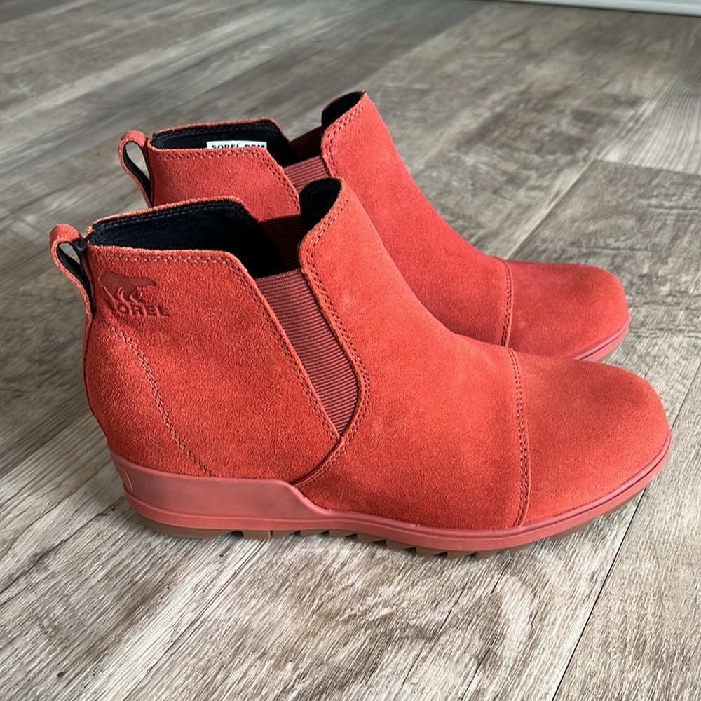 NWT Sorel Evie Pull-On Suede Bootie.
